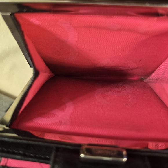 CHANEL Black and White Quilted Wallet - Picture 6 of 11